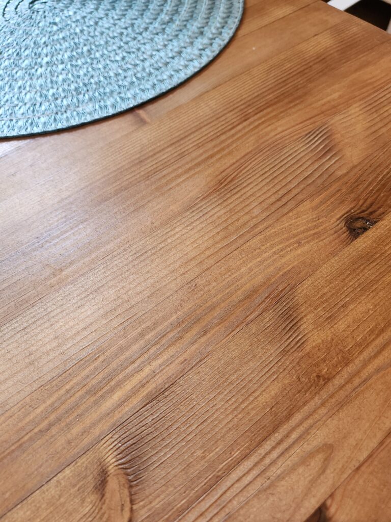 Massiivipuinen pöytälevy