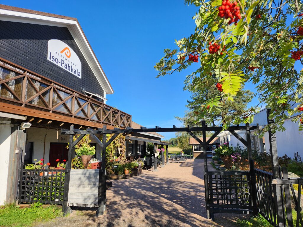 Iso-Pahkalan keramiikkamyymälä Kalajoella