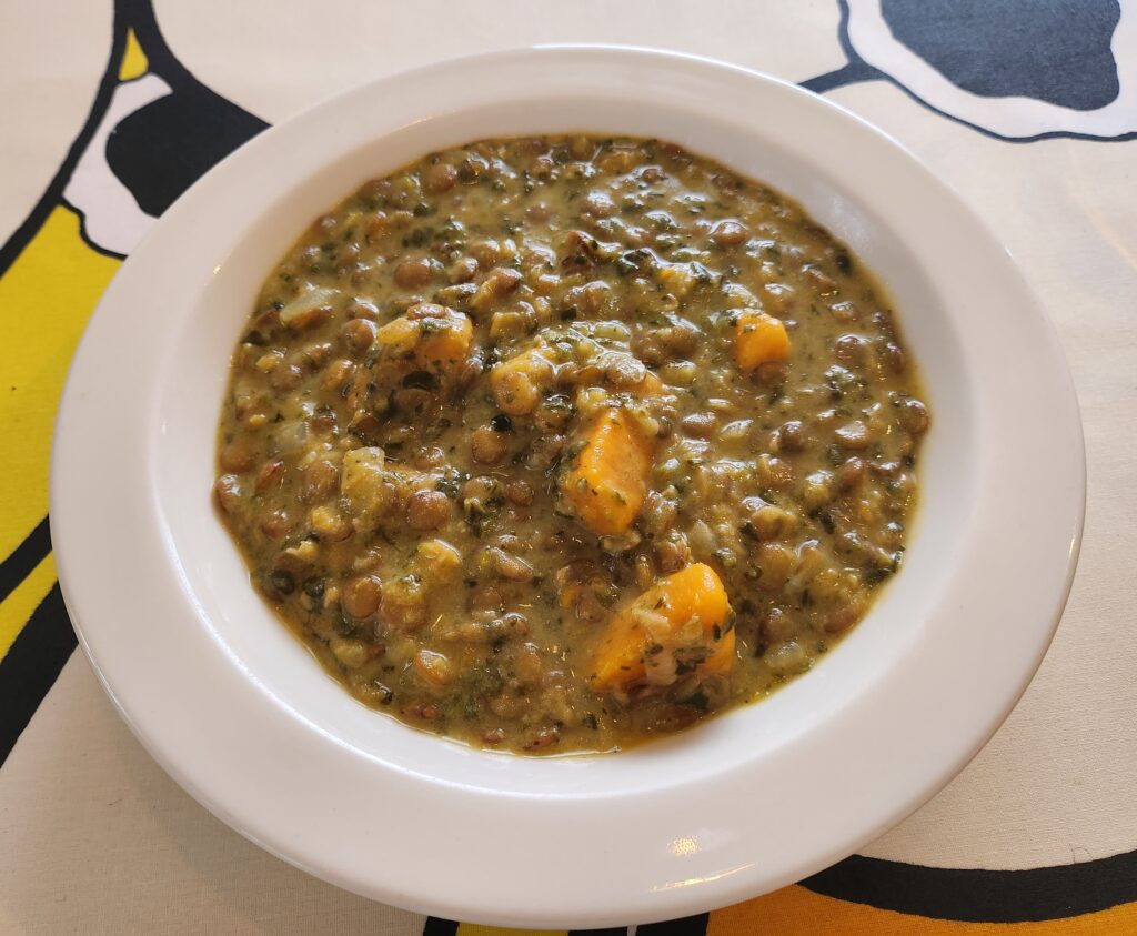 Yhden viikon ruokalista ikäihmisten perhehoidossa