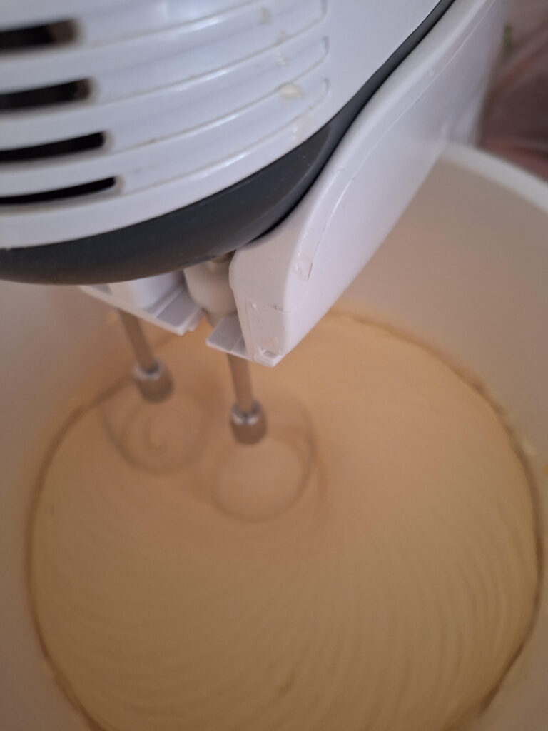 Kaksi gluteenitonta sitruunakakkua