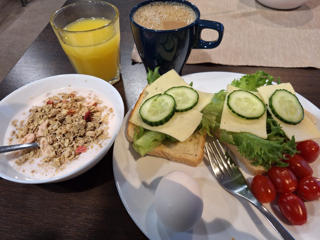 Hotellilaivan aamiainen