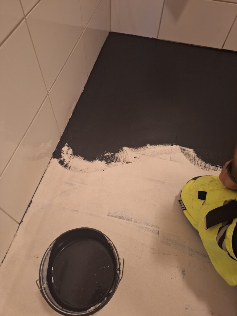 Sävytetyn Medium-pinnoitteen levitys